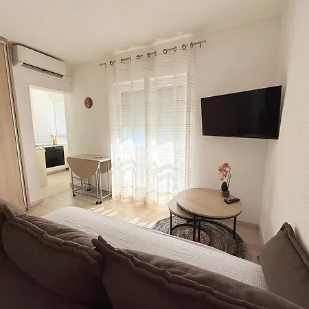 Sunrise Apartment *
